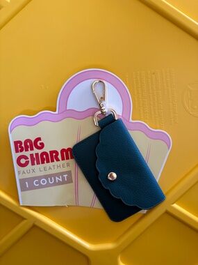 🌺 New Teal Faux Leather Bag Charm Keychain